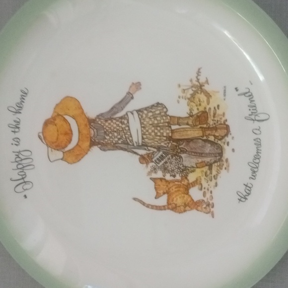 Vintage Holly Hobbie Plate  Happy is the Home That Welcomes Friends Girl w Cat - Picture 4 of 8
